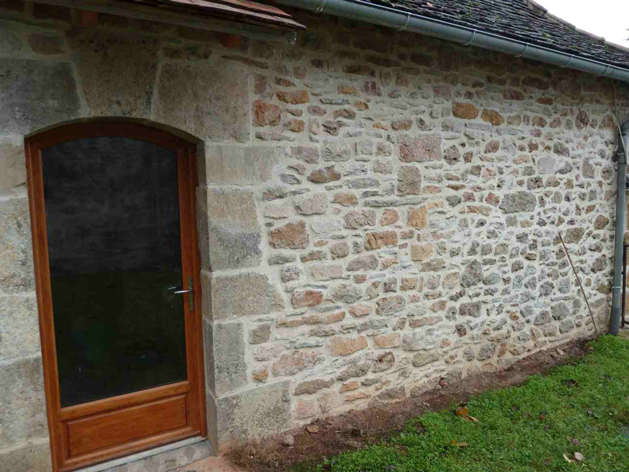 Joint à la chaux, façade en pierre dans les Pyrénées Atlantiques