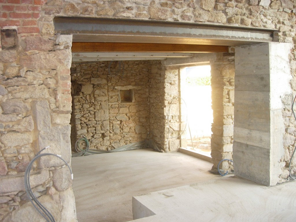 Ouverture de mur en pierre, en béton dans les Pyrénées Atlantiques